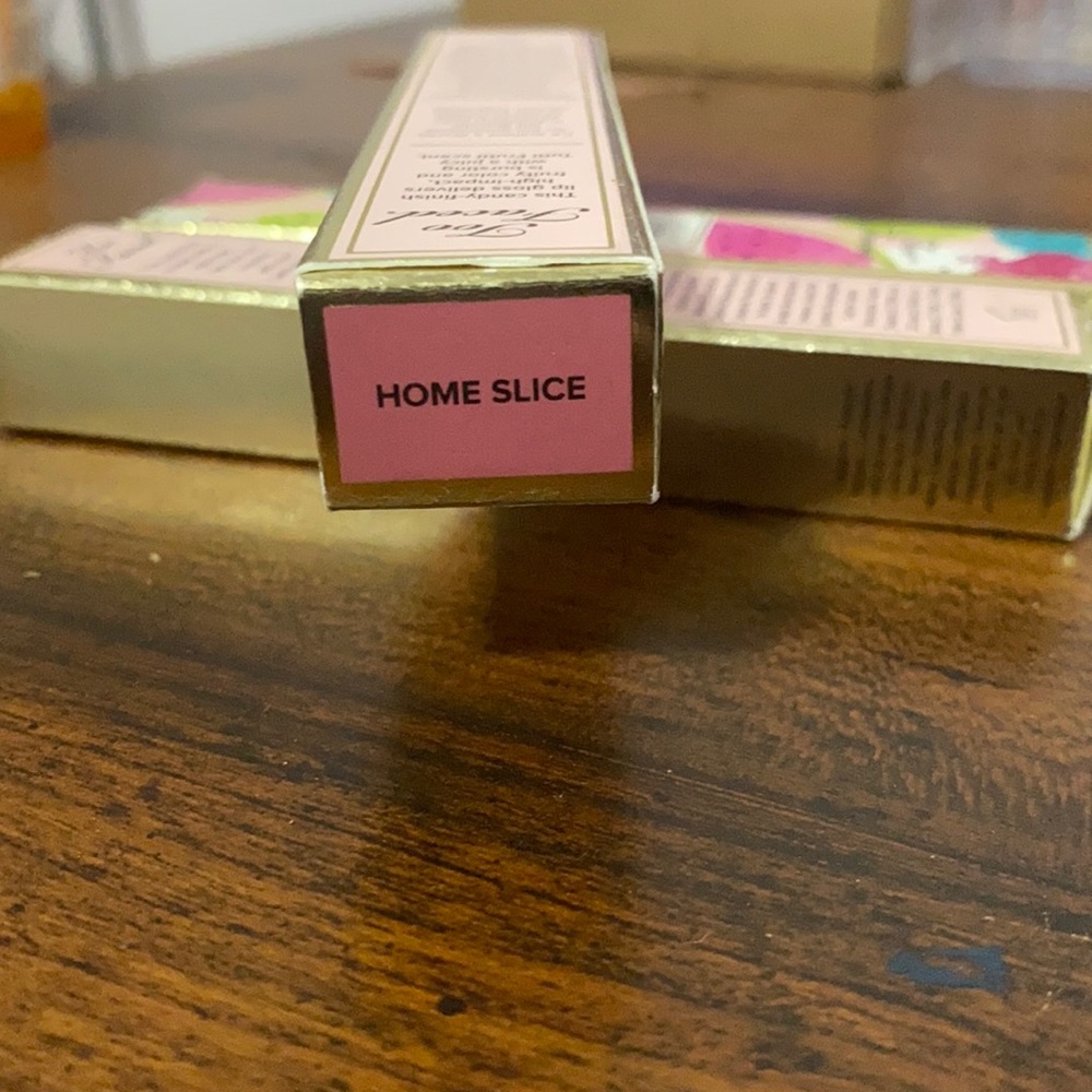 Too faced lipgloss